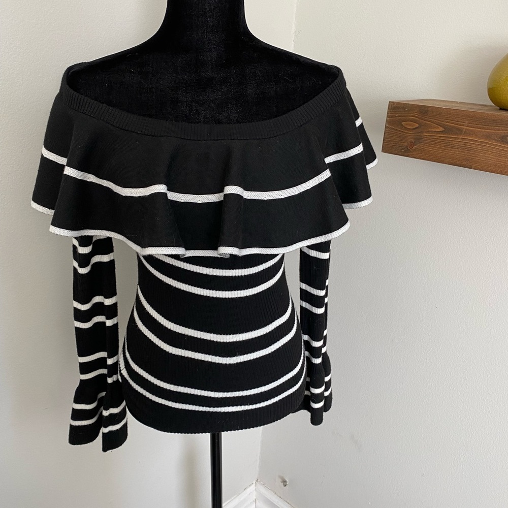 Vici off the shoulder sweater size med